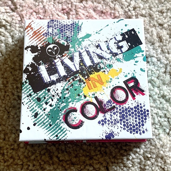 Hank and Henry Living In Color Eyeshadow Palette - Picture 4 of 4